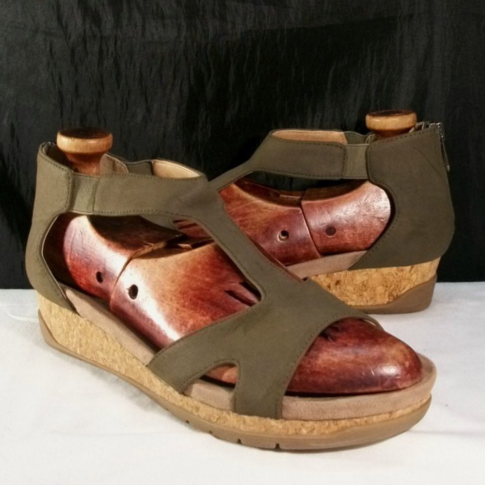 ADRIENNE VITTADINI TULLIO DK TAUPE FAUX LEATHER ANKLE STRAP OPEN TOE SANDALS 8M